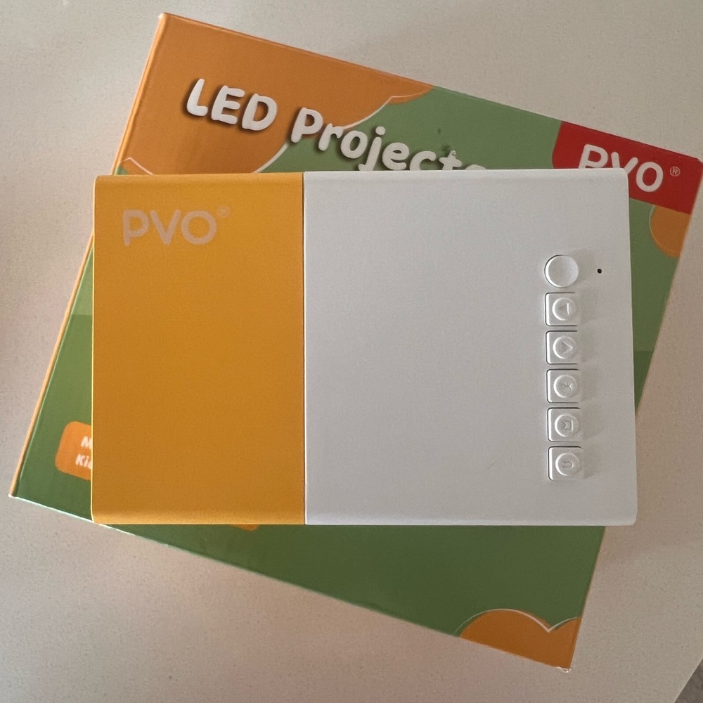 LED Projector (Bluetooth and wireless compatible) - Picture 4 of 5